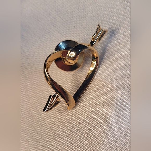 Avon's Vtg "Love Struck" Pin - Picture 2 of 5